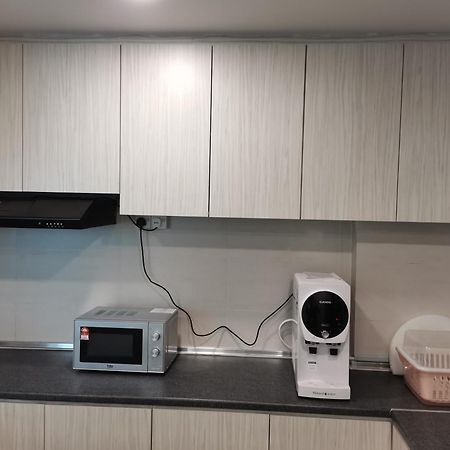 teo resident 2 vivacity jazz suite 4 Kuching Kamer foto
